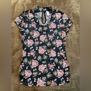 Juniors medium shirt • floral